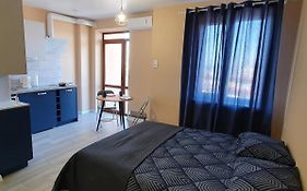Calm Harbour Sea View Apartment